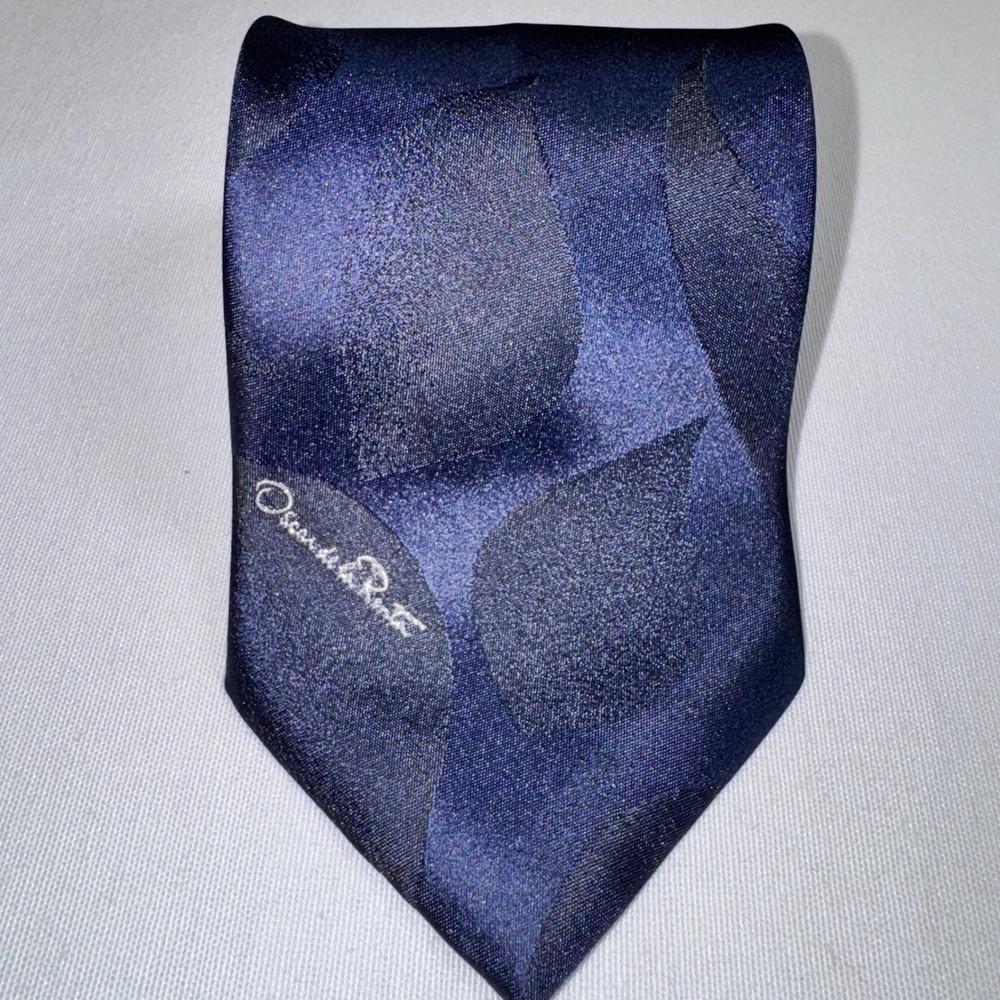 Oscar de la Renta Studio Mens Tie Blue Leaf Pattern Silk Blend Made in USA 95224